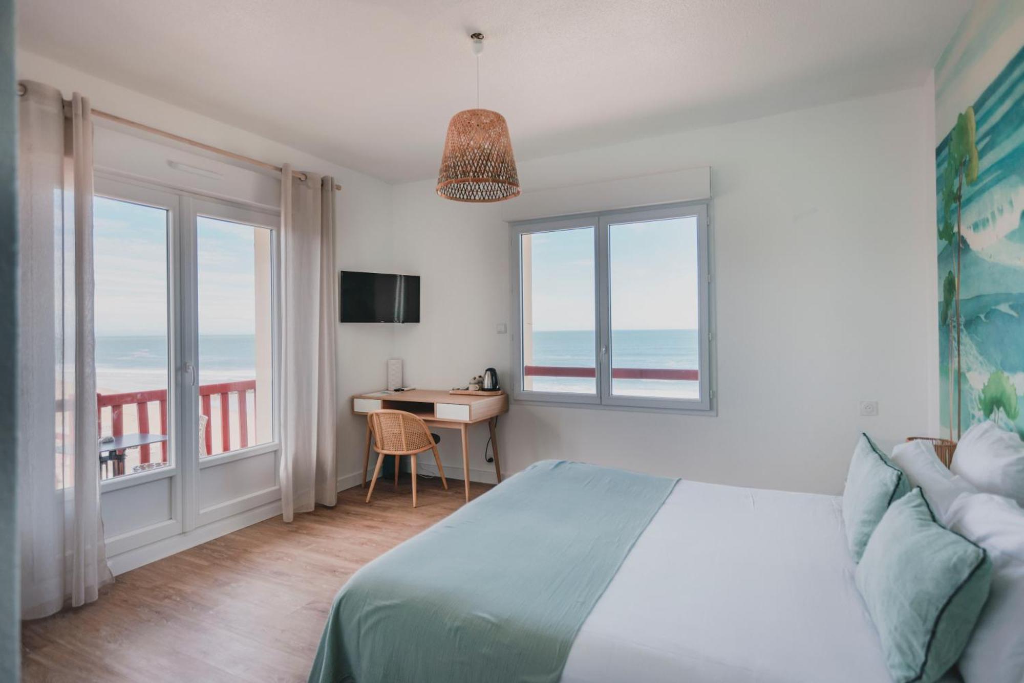 Hotel De La 3*