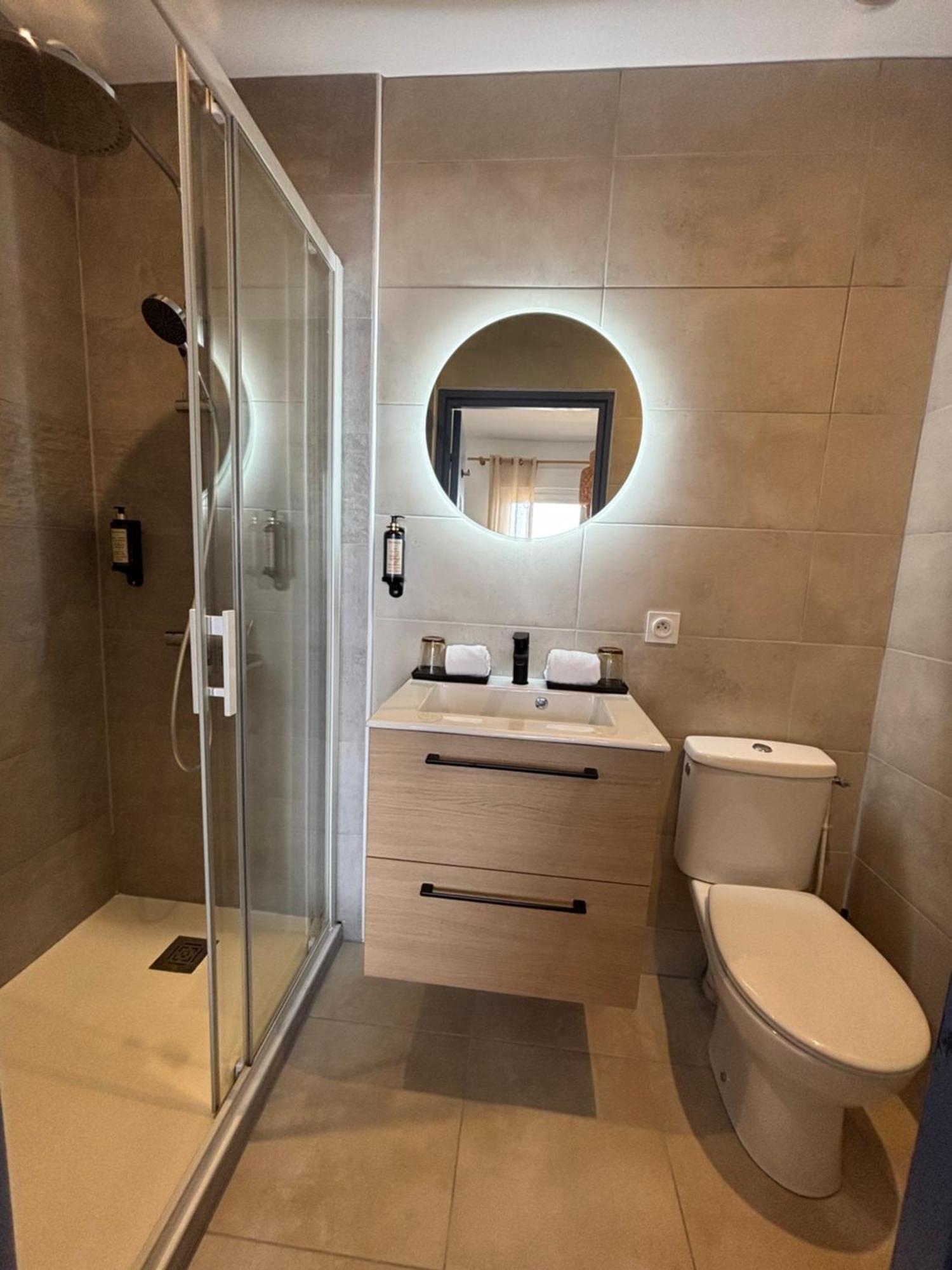 De La Hotel 3*